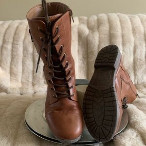 Combat boots